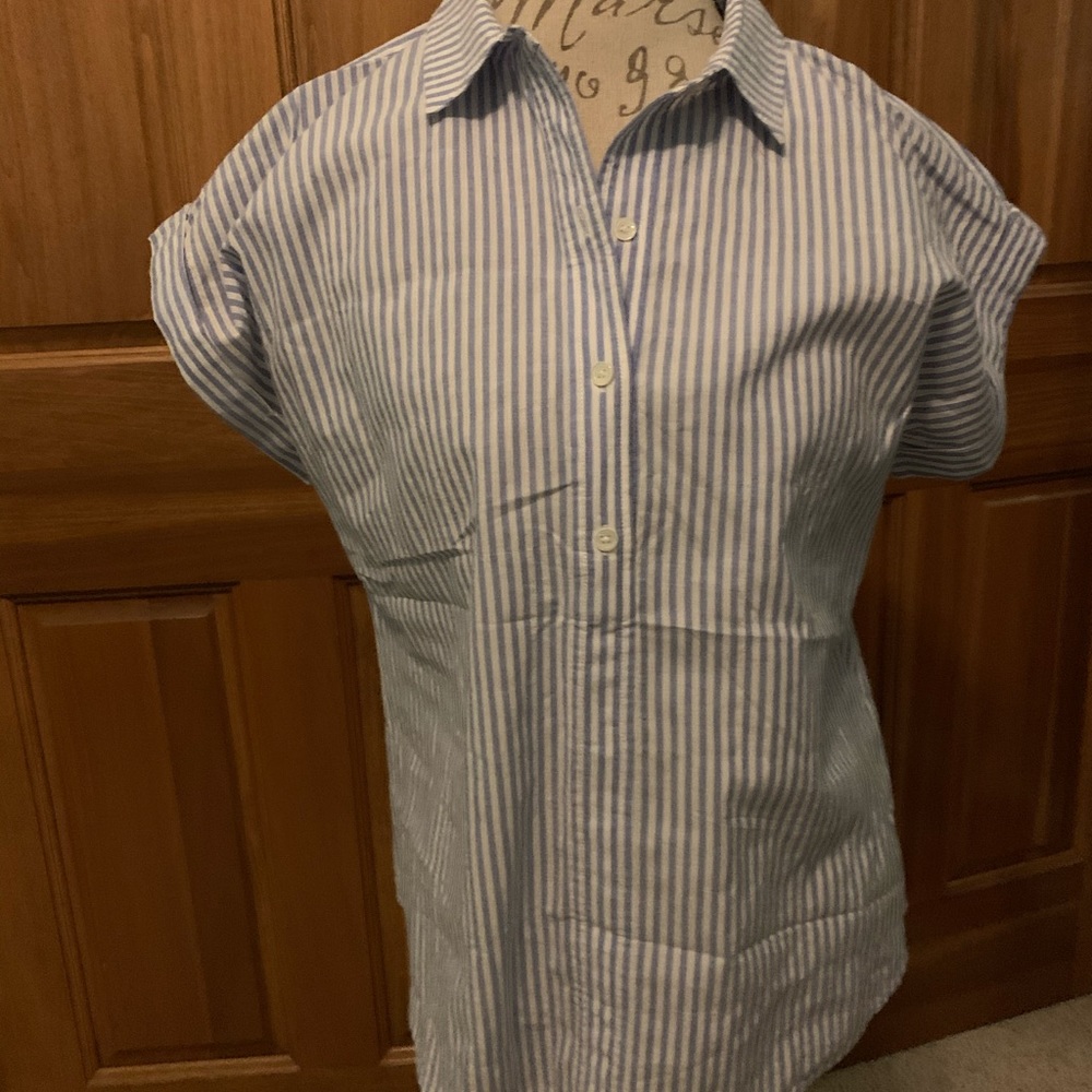 Vineyard vines top